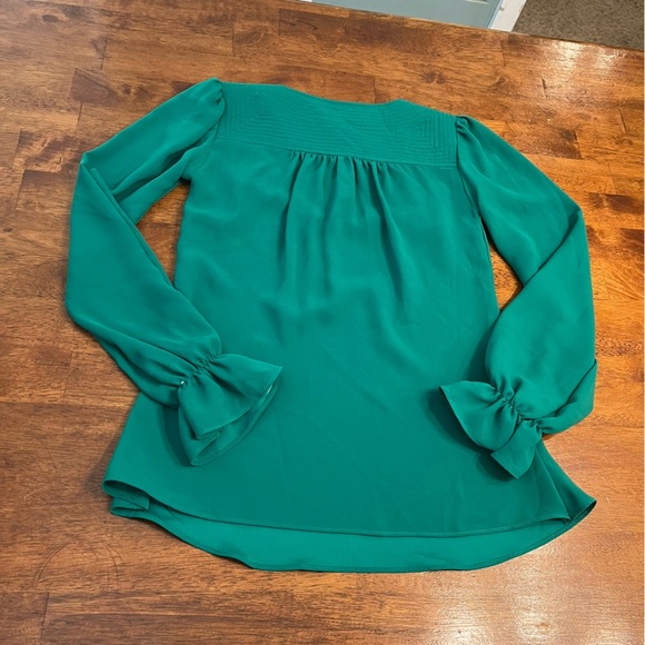 Trina Turk green blouse size XS Has been taken in on sides check measurements - Picture 9 of 9